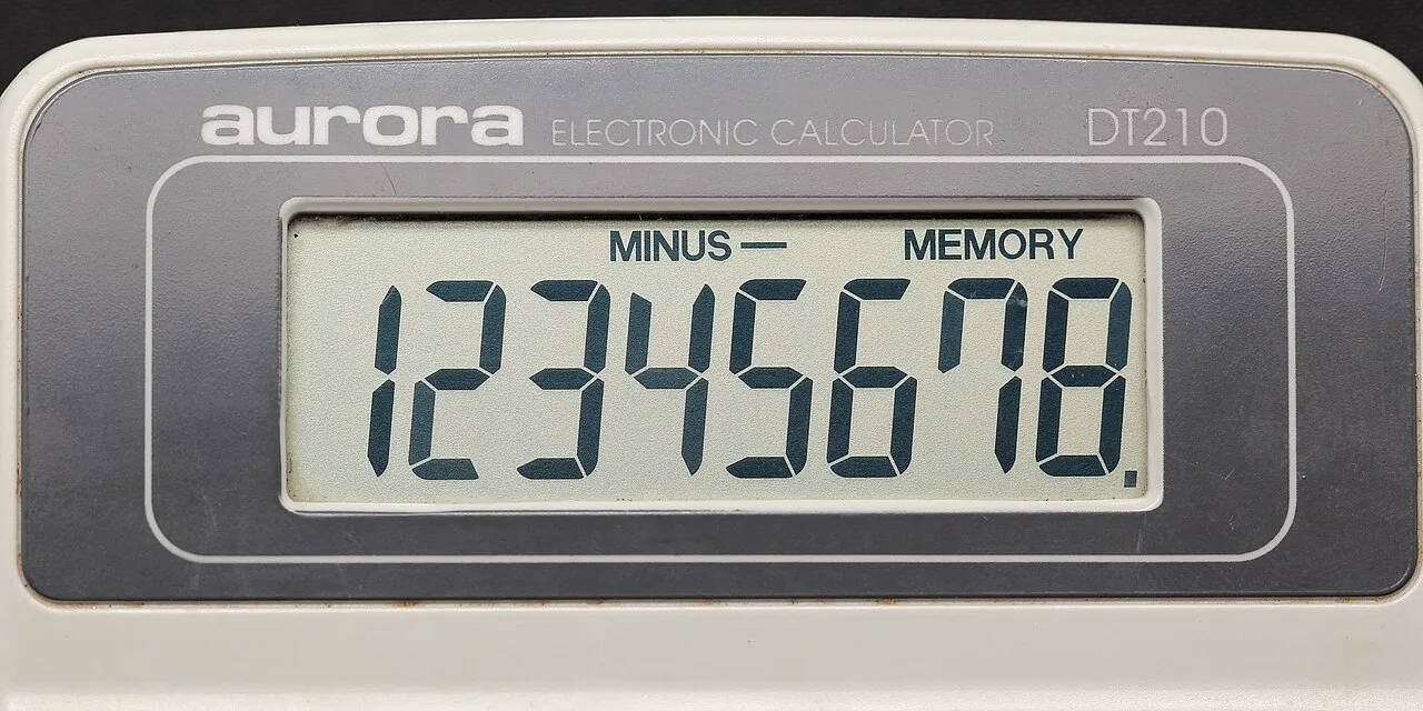 Electronic desktop calculator displaying digits